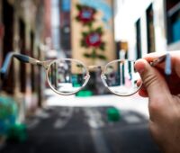 Tips Membersihkan Kacamata